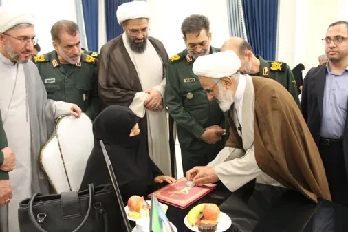 دیدار نماینده ولی فقیه در سپاه با خانواده شهدای اقتدار همدان
