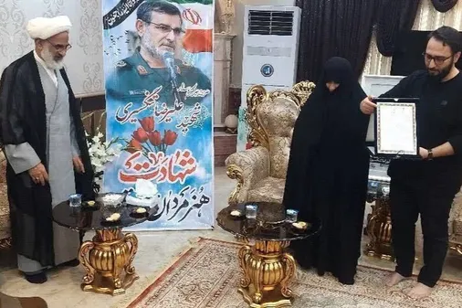 دیدار نماینده ولی فقیه در سپاه پاسداران با خانواده شهید تنگسیری