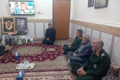دیدار معاون هماهنگ کننده نیروی زمینی سپاه با خانواده شهید محمدحسین سواری