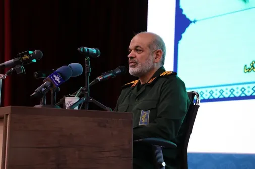 عزت ملت ایران مرهون وفاداری به اصول انقلاب اسلامی است