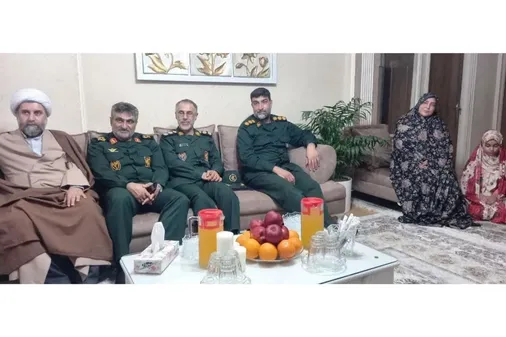 دیدار جانشین فرمانده سپاه قدس گیلان با خانواده شهید مدافع حرم روحی