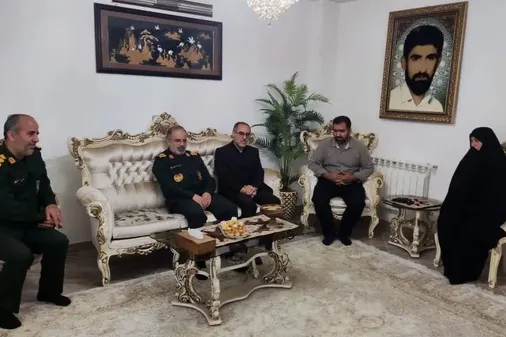 دیدار فرمانده سپاه کربلا و مدیرکل بنیاد شهید مازندران با خانواده معزز &laquo;شهید اکبرزاده&raquo;
