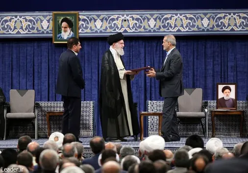 با تنفیذ رهبر انقلاب اسلامی؛آقای پزشکیان به&zwnj;عنوان رئیس جمهور اسلامی ایران منصوب شد