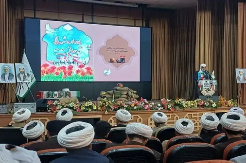 علما چراغ هدایت&zwnj;اند/مشکلات باید در داخل کشور رفع شود