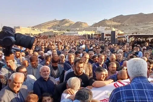 تشییع باشکوه پیکر جانباز 70 درصد شهید فتح الله بناری در گلزار شهدای درویشان باغملک