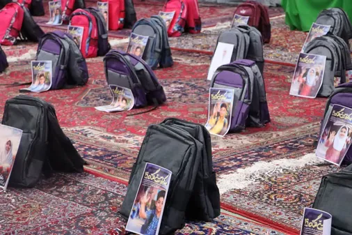 توزیع ۳۳۰ بسته لوازم&zwnj;التحریر میان دانش&zwnj;آموزان کم برخوردار شهرستان ساوجبلاغ، به همت خیرین و بسیجیان