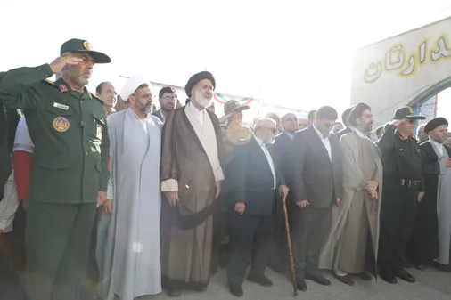 گشایش نمایشگاه مشق ایستادگی در بام ایران
