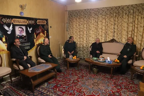شهید نیلفروشان مزد شهادت خود را از  خدمت به والدین گرفت