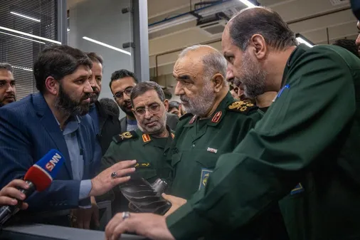 بازدید فرمانده کل سپاه و نخبگان علمی کشور از پارک علم و فناوری دانشگاه جامع امام حسین (ع)