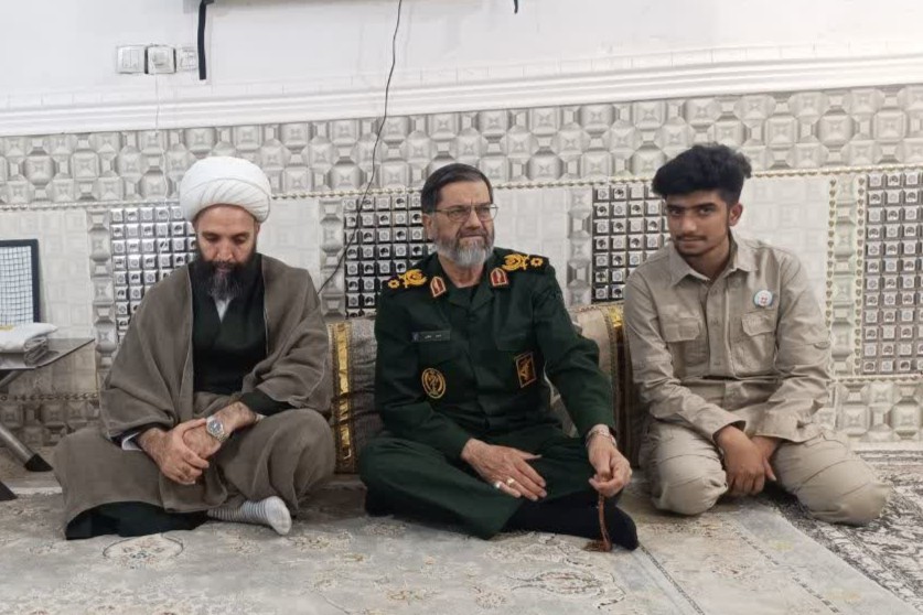 ترویج فرهنگ ایثار و تاکید بر وحدت و همدلی در دیدار با خانواده معظم شهدا ترور در زاهدان ترویج فرهنگ ایثار و تاکید بر وحدت و همدلی در دیدار با خانواده معظم شهدا ترور در زاهدان