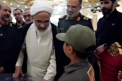 دیدار حجت&zwnj;الاسلام والمسلمین حاجی صادقی با خانواده های شهدای قمی جنگ تحمیلی ۱۲ روزه آمریکا و رژیم صهیونی