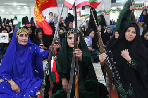 بیعت تاریخی ایل بختیاری برنو به دوش و یلان ایل بختیاری در شهرستان لردگان با سومین خورشید انقلاب اسلامی