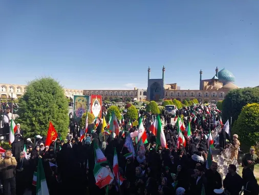حضور پرشور بانوان اصفهانی در میدان بزرگ امام خمینی ره و اجتماع دختراتو ببین