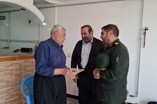 دیدار فرمانده سپاه ناحیه پاوه با جمعی از خانواده های جانباز بمناسبت روز جانباز