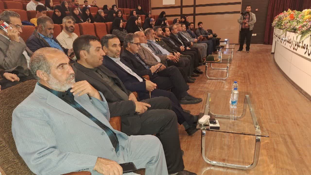 تجلیل از شهدای هنرمند در آیین شب شعر خراسان شمالی تجلیل از شهدای هنرمند در آیین شب شعر خراسان شمالی