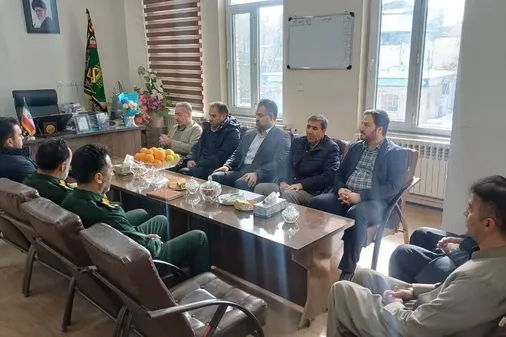 دیدار فرماندار و اعضای شورای تامین شهرستان جوانرود با فرمانده و کارکنان سپاه ناحیه جوانرود به مناسبت روز پاسدار