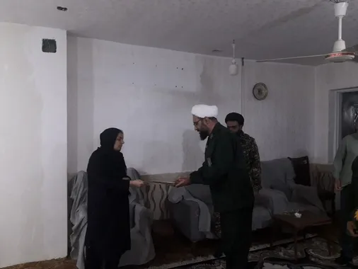 دیدار مسئول نمایندگی ولی فقیه در سپاه حضرت ولیعصر(عج) خوزستان با خانواده شهیدحمیدرضا علیجانی در مسجدسلیمان