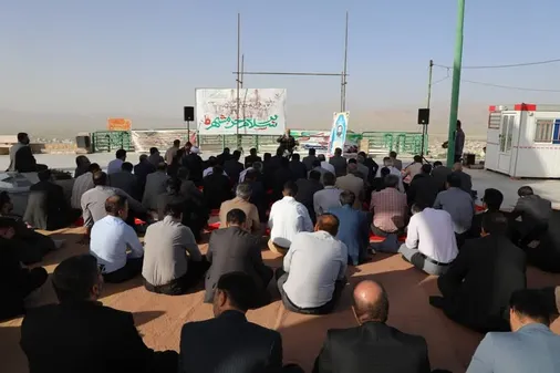 رمز پیروزی در هشت سال دفاع مقدس وحدت حول محور ولایت بود