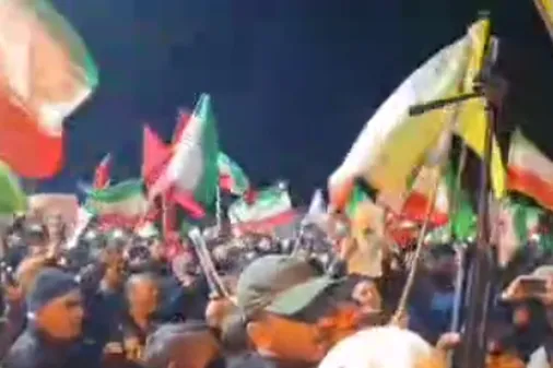 تجمع شبانه در گلستان شهدای شهر نیک آباد جرقویه
