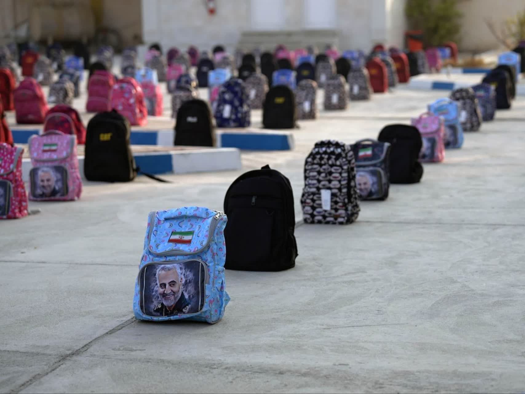توزیع ۱۰۰۰ بسته امید توسط سپاه بین دانشآموزان نیازمند توزیع ۱۰۰۰ بسته امید توسط سپاه بین دانشآموزان نیازمند