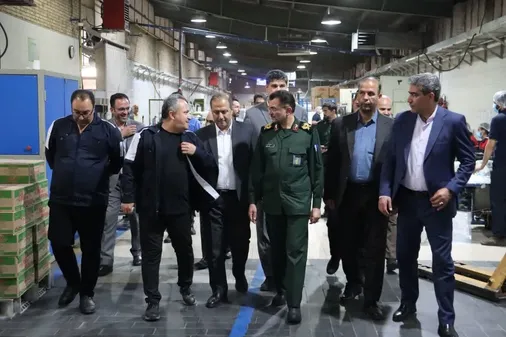 بازدید فرمانده سپاه استان از واحد تولیدی نیمه شعبان سمنان با تأکید بر حمایت از سرمایه&zwnj;گذاری در تولید