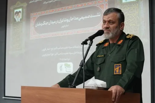 مداحان و شاعران پرچمداران جهاد تبیین و حافظان وحدت ملی هستند