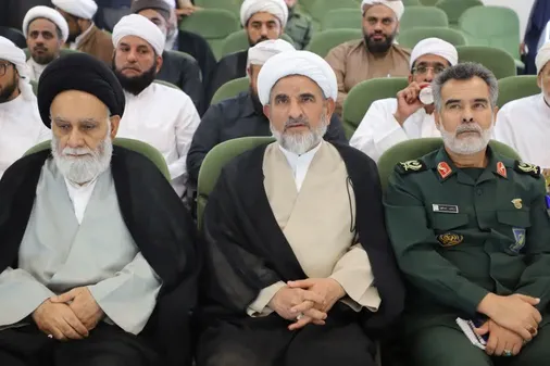 حجت الاسلام والمسلمین رئیسی در جمع علمای اهل سنت بندرلنگه &ldquo;وحدت اسلامی&rdquo; میراث گران بهای شهدا