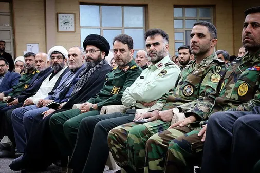 دیدار جمعی از فرماندهان و کارکنان نیروهای مسلح با امام جمعه زنجان به مناسبت هفته دفاع مقدس