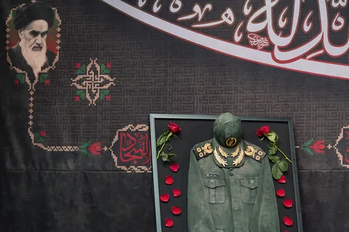 پیراهن سردار سلامی در هیئت اصحاب&zwnj;الحسین دانشگاه تهران