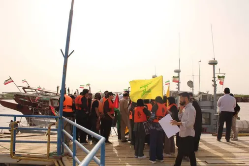 حضور دانشجویان دانشگاه شهید چمران در رژه حماسی لنج داران و صیادان در آبادان
