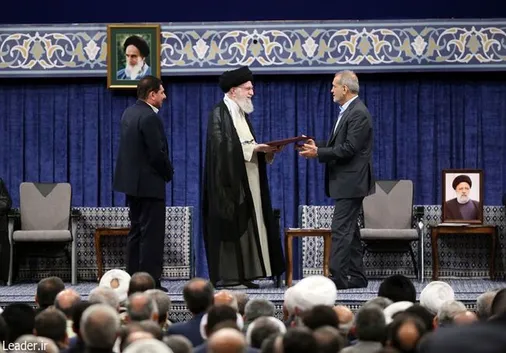 با تنفیذ رهبر انقلاب اسلامی؛آقای پزشکیان به&zwnj;عنوان رئیس جمهور اسلامی ایران منصوب شد