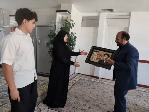 تجلیل فرمانده سپاه  ناحیه روانسر از خانواده شهدای &laquo;جنگ رمضان&raquo; در شهر شاهو