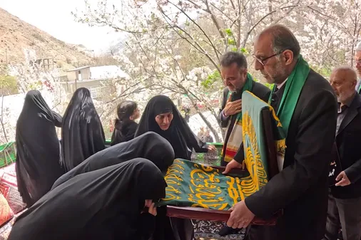 حضور خادمان آستان ملکوتی امام رئوف، حضرت سلطان طوس، در میان عطر مزار شهدا...