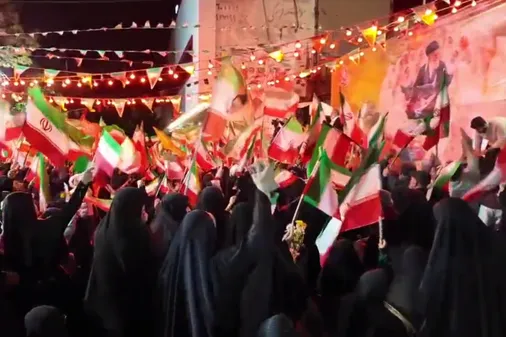 جشن خواهر و برادری ویژه ایام دهه کرامت در میدان امام خمینی رحمت الله علیه قم