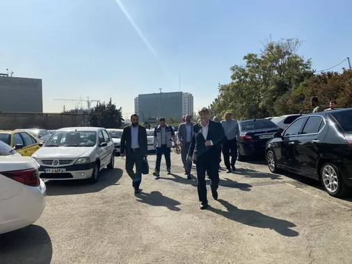 بازدید سردار اکبری و معاون شهردار تهران از پروژه شاخص پارکینگ طبقاتی و مجتمع تجاری نیایش
