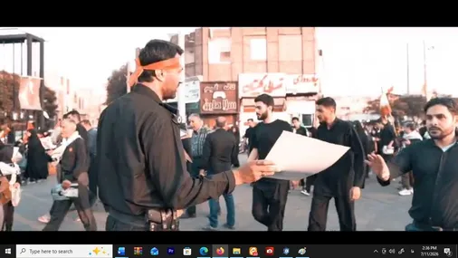 گوشه&zwnj;ای از اقدامات فرهنگی نیروهای خدوم فراجا استان قم در کنار مردمی که آمده&zwnj;اند برای بدرقه امام شهید