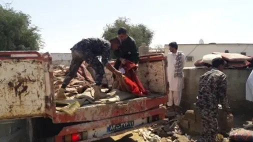 خدمات رسانی شبانه روزی نیروی زمینی سپاه در مناطق سیل زده سیستان و بلوچستان