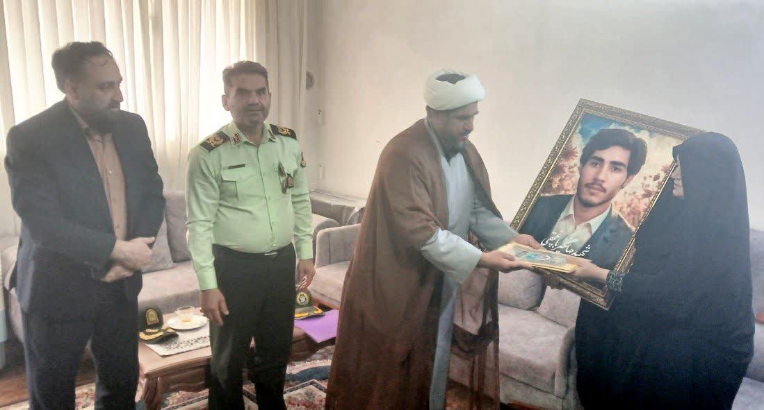 دیدار با خانواده شهیدان حمیدرضا احمدزاده کلات و جهانگیر باغچقی دیدار با خانواده شهیدان حمیدرضا احمدزاده کلات و جهانگیر باغچقی