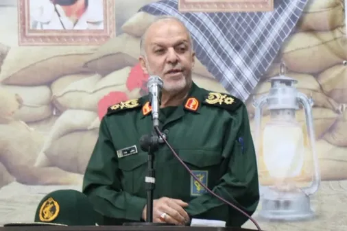 دشمن می داند که در صورت حماقت منافع و امکاناتش خیلی بیشتر آسیب خواهد دید