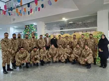 هم‌نشینی سربازان با کتاب؛ گامی به سوی دانایی و فرهنگ