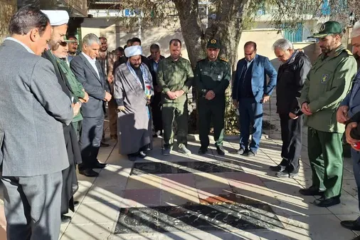 غبار روبی مزار شهدا در شهرستان دالاهو