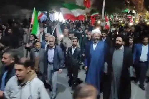 جلوه هایی پرشور از تجمعات شبانه مردم شهرکرد در چهل و هشتمین موج حماسه حضور