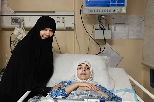 عیادت دختر شهید سلامی از دختر شهید هاشمی&zwnj;تبار؛ روایت پیوندی از درد، صبر و امید