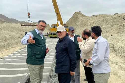 بازدید فرمانده قرارگاه سازندگی خاتم&zwnj;الانبیاء(ص) از ابرپروژه راه&zwnj;آهن چابهار ـ زاهدان