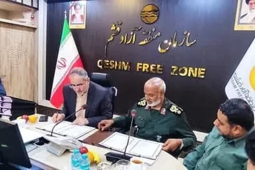امضای تفاهم&zwnj;نامه همکاری قرارگاه مقدم مدینه منوره نیروی زمینی سپاه با سازمان منطقه آزاد قشم