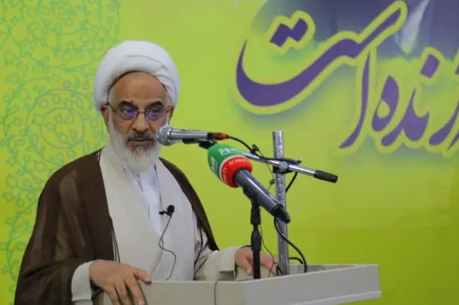دشمن همواره معتقد است که امت قوی، فرمان نمی&zwnj;برد و زیر سطله نمی روند