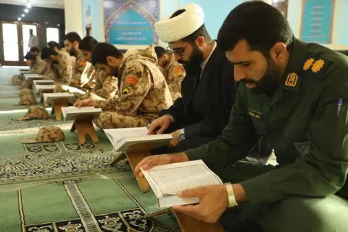 اولین محفل انس باقرآن کریم  ماه مبارک رمضان ۱۴۰۵ ستاد سپاه حضرت ولیعصر (عج) خوزستان با اجرای زیبای گروه تواشیح المختار
