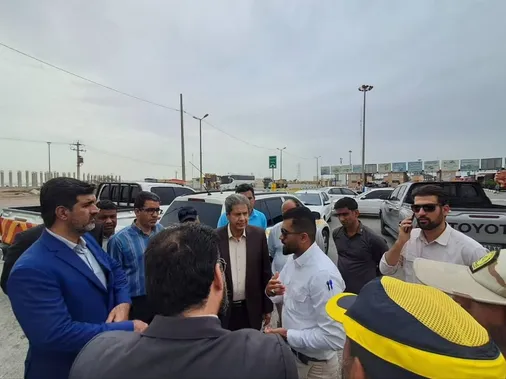بازدید میدانی فرماندار شهرستان خمیر و اعضای شورای ترافیک هرمزگان از پروژه خط لوله ۳۰ اینچ بندرعباس - لافت - گورزین