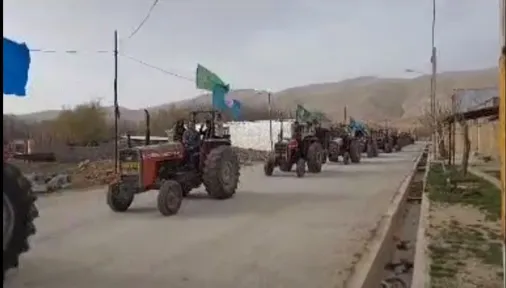 رژه تراکتورها در روستای امام&zwnj;قیس بخش گندمان