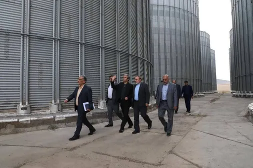 بازدید معاون سازمان پدافند غیرعامل کشور از مراکز زیرساختی و ذخیره&zwnj;سازی کالاهای اساسی اردبیل